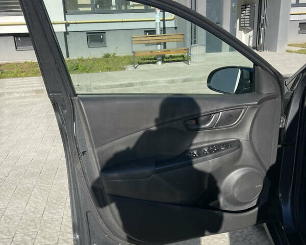 Серый Хендай Kona, объемом двигателя 2 л и пробегом 93 тыс. км за 15900 $, фото 34 на Automoto.ua