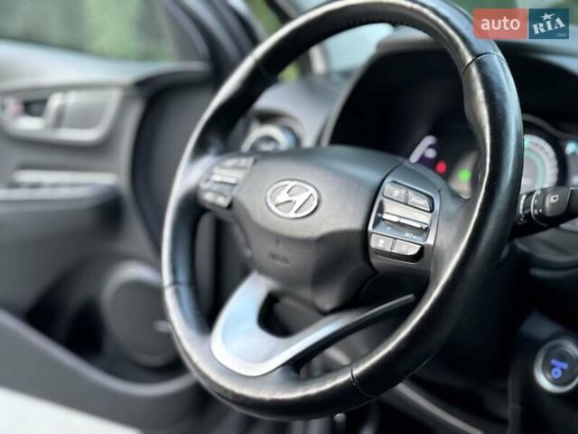 Серый Хендай Kona, объемом двигателя 0 л и пробегом 96 тыс. км за 17200 $, фото 56 на Automoto.ua