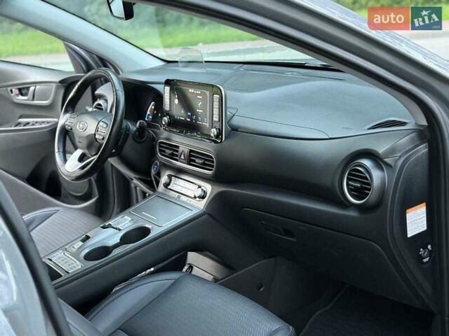 Серый Хендай Kona, объемом двигателя 0 л и пробегом 95 тыс. км за 17300 $, фото 50 на Automoto.ua