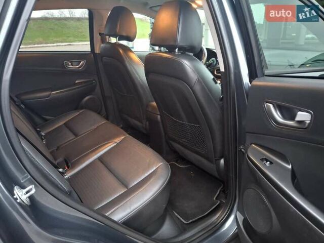 Сірий Хендай Kona, об'ємом двигуна 0 л та пробігом 114 тис. км за 17300 $, фото 24 на Automoto.ua