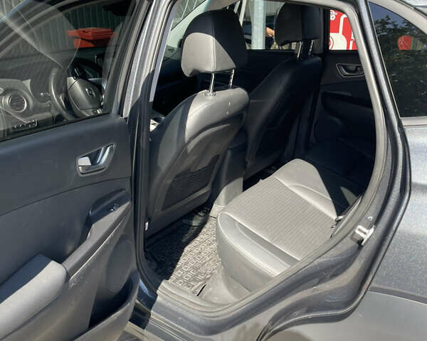Сірий Хендай Kona, об'ємом двигуна 0 л та пробігом 134 тис. км за 16800 $, фото 12 на Automoto.ua
