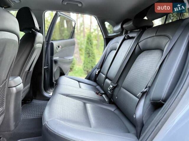 Серый Хендай Kona, объемом двигателя 0 л и пробегом 95 тыс. км за 17300 $, фото 74 на Automoto.ua