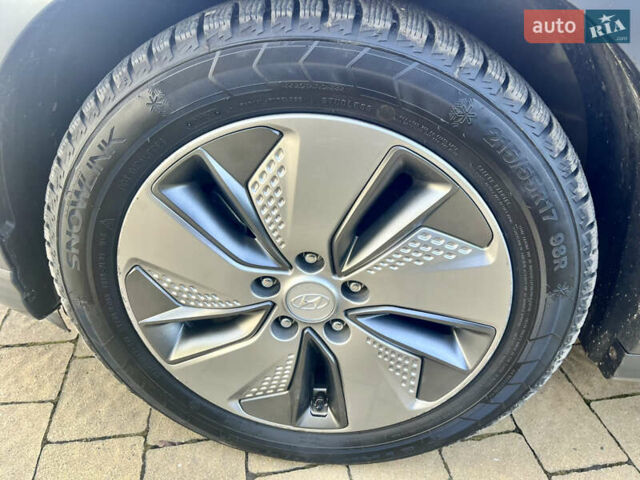 Серый Хендай Kona, объемом двигателя 0 л и пробегом 95 тыс. км за 17500 $, фото 44 на Automoto.ua