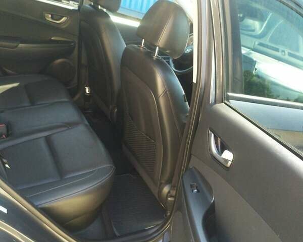 Серый Хендай Kona, объемом двигателя 1.6 л и пробегом 77 тыс. км за 15500 $, фото 4 на Automoto.ua