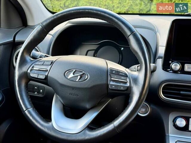 Сірий Хендай Kona, об'ємом двигуна 0 л та пробігом 36 тис. км за 16400 $, фото 36 на Automoto.ua