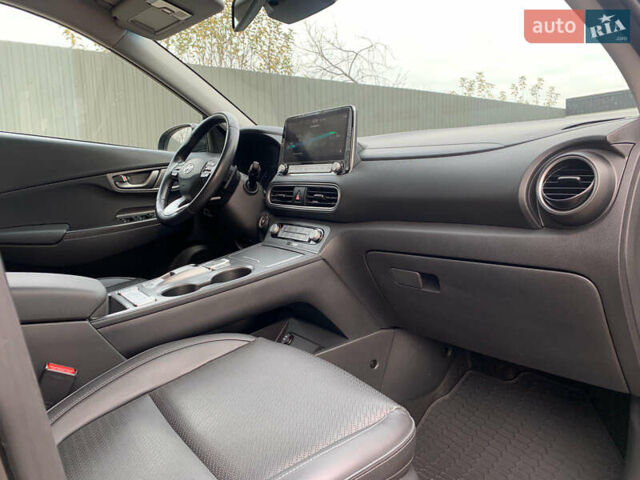 Серый Хендай Kona, объемом двигателя 0 л и пробегом 107 тыс. км за 18900 $, фото 8 на Automoto.ua