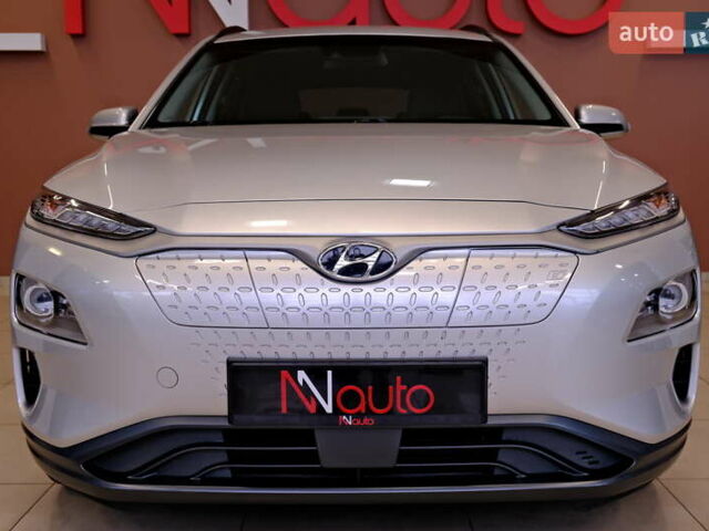 Серый Хендай Kona, объемом двигателя 0 л и пробегом 88 тыс. км за 20300 $, фото 1 на Automoto.ua