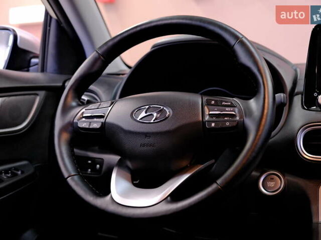 Серый Хендай Kona, объемом двигателя 0 л и пробегом 88 тыс. км за 20300 $, фото 49 на Automoto.ua