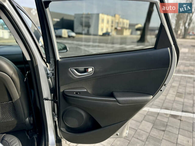 Серый Хендай Kona, объемом двигателя 0 л и пробегом 86 тыс. км за 16000 $, фото 47 на Automoto.ua