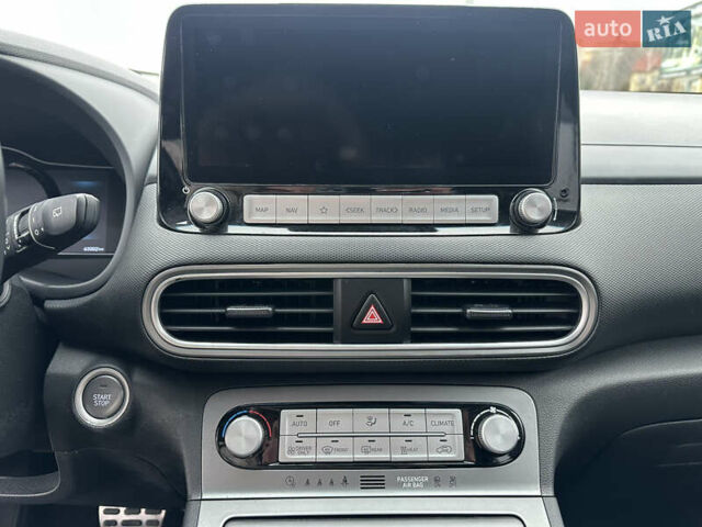 Серый Хендай Kona, объемом двигателя 0 л и пробегом 62 тыс. км за 18900 $, фото 46 на Automoto.ua