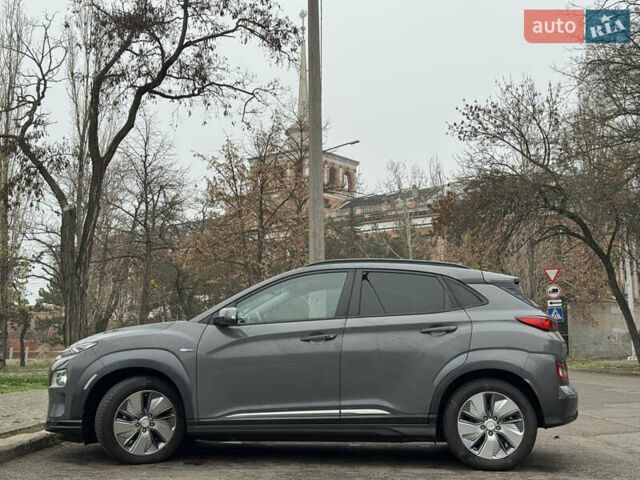 Серый Хендай Kona, объемом двигателя 0 л и пробегом 136 тыс. км за 19300 $, фото 6 на Automoto.ua