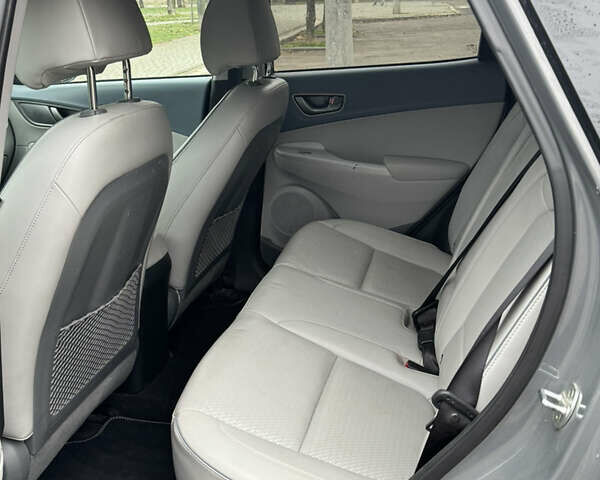 Серый Хендай Kona, объемом двигателя 0 л и пробегом 136 тыс. км за 19300 $, фото 10 на Automoto.ua