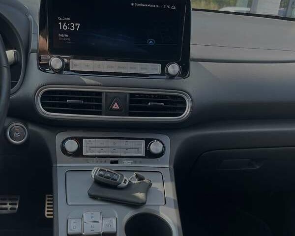 Серый Хендай Kona, объемом двигателя 0 л и пробегом 30 тыс. км за 21100 $, фото 62 на Automoto.ua