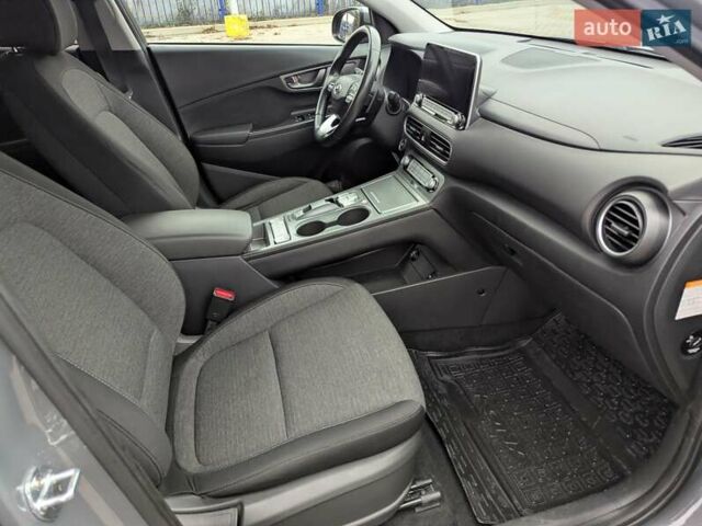 Сірий Хендай Kona, об'ємом двигуна 0 л та пробігом 55 тис. км за 14999 $, фото 15 на Automoto.ua