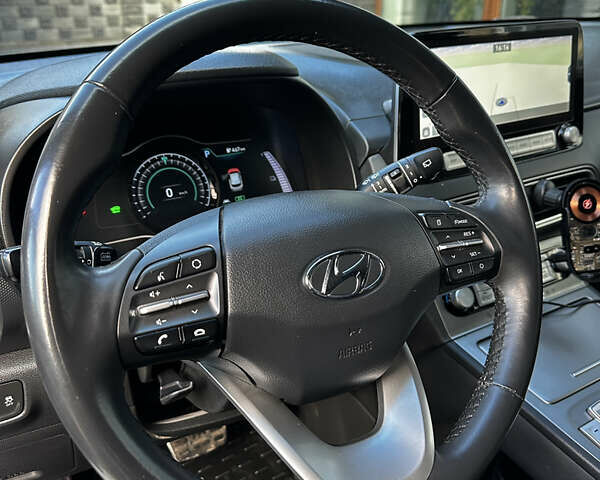 Серый Хендай Kona, объемом двигателя 0 л и пробегом 40 тыс. км за 18200 $, фото 10 на Automoto.ua