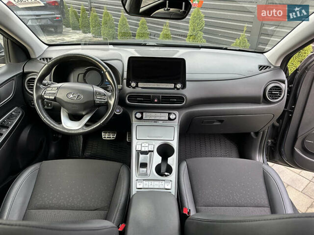 Серый Хендай Kona, объемом двигателя 0 л и пробегом 117 тыс. км за 17500 $, фото 20 на Automoto.ua