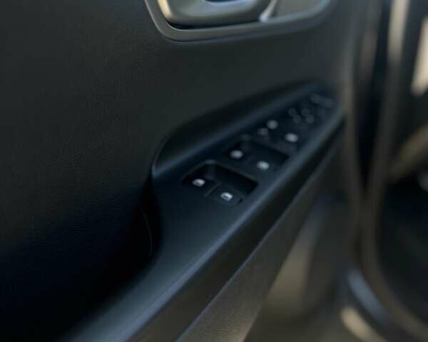 Серый Хендай Kona, объемом двигателя 0 л и пробегом 30 тыс. км за 21100 $, фото 31 на Automoto.ua