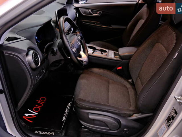 Серый Хендай Kona, объемом двигателя 0 л и пробегом 88 тыс. км за 20300 $, фото 31 на Automoto.ua