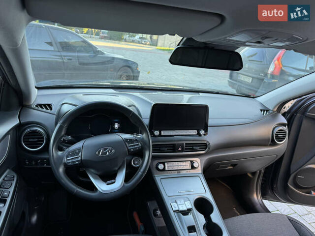 Сірий Хендай Kona, об'ємом двигуна 0 л та пробігом 114 тис. км за 15999 $, фото 30 на Automoto.ua