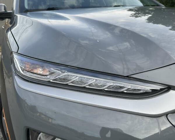 Сірий Хендай Kona, об'ємом двигуна 0 л та пробігом 56 тис. км за 17900 $, фото 4 на Automoto.ua