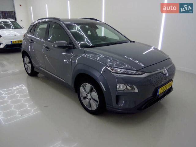 Серый Хендай Kona, объемом двигателя 0 л и пробегом 102 тыс. км за 16300 $, фото 1 на Automoto.ua
