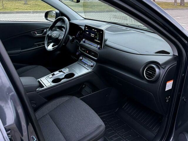 Сірий Хендай Kona, об'ємом двигуна 0 л та пробігом 41 тис. км за 20500 $, фото 7 на Automoto.ua