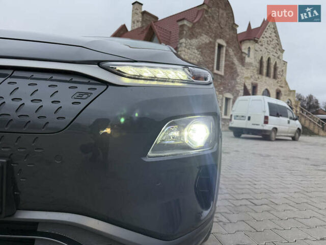 Сірий Хендай Kona, об'ємом двигуна 0 л та пробігом 98 тис. км за 17900 $, фото 10 на Automoto.ua