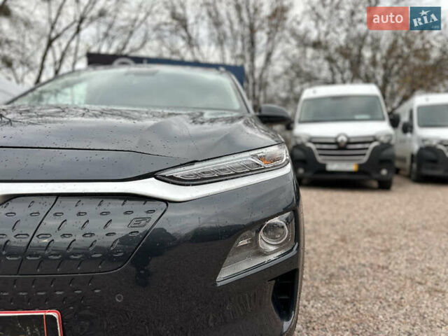 Сірий Хендай Kona, об'ємом двигуна 0 л та пробігом 61 тис. км за 18800 $, фото 3 на Automoto.ua