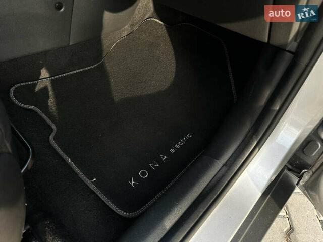 Серый Хендай Kona, объемом двигателя 0 л и пробегом 86 тыс. км за 16000 $, фото 49 на Automoto.ua