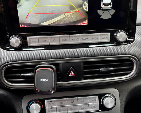 Серый Хендай Kona, объемом двигателя 0 л и пробегом 130 тыс. км за 18500 $, фото 29 на Automoto.ua