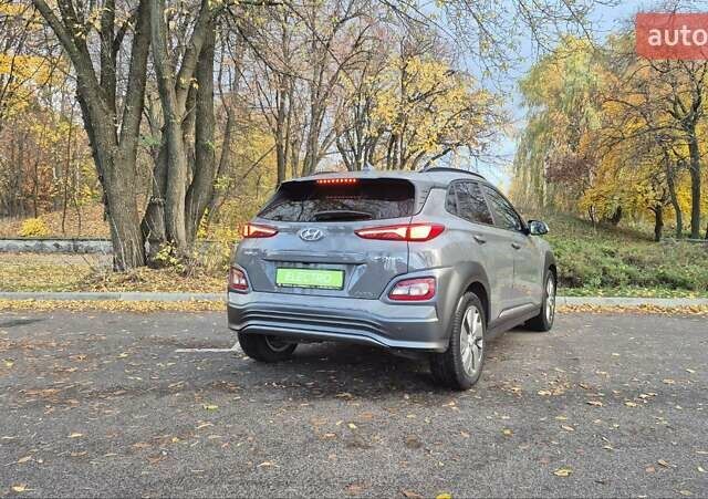 Сірий Хендай Kona, об'ємом двигуна 0 л та пробігом 42 тис. км за 22200 $, фото 5 на Automoto.ua