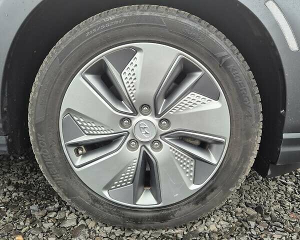 Сірий Хендай Kona, об'ємом двигуна 0 л та пробігом 99 тис. км за 19499 $, фото 11 на Automoto.ua