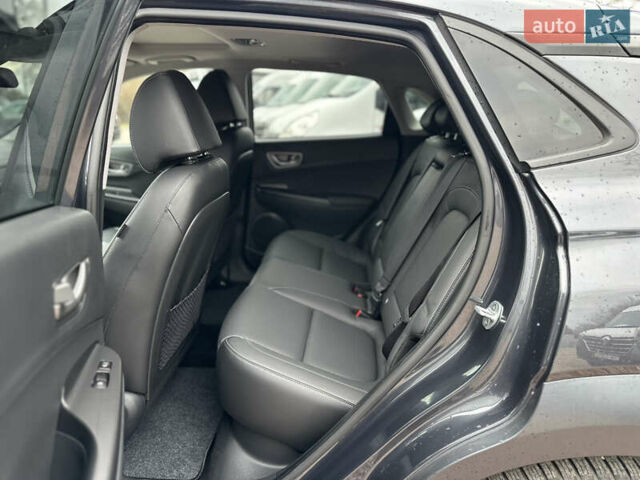 Сірий Хендай Kona, об'ємом двигуна 0 л та пробігом 61 тис. км за 18800 $, фото 26 на Automoto.ua