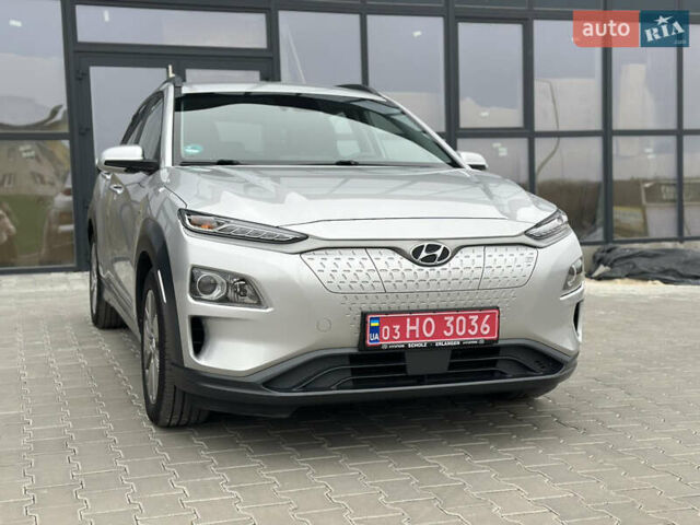 Серый Хендай Kona, объемом двигателя 0 л и пробегом 62 тыс. км за 18900 $, фото 1 на Automoto.ua