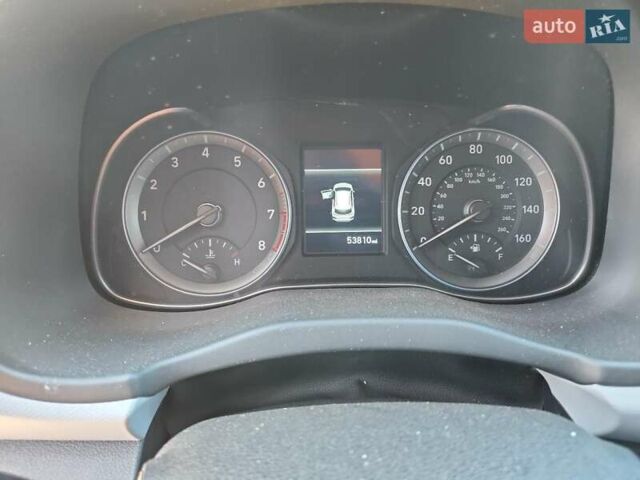 Серый Хендай Kona, объемом двигателя 2 л и пробегом 86 тыс. км за 2500 $, фото 8 на Automoto.ua