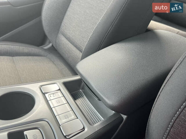 Сірий Хендай Kona, об'ємом двигуна 0 л та пробігом 50 тис. км за 14999 $, фото 64 на Automoto.ua