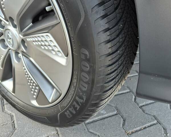 Серый Хендай Kona, объемом двигателя 0 л и пробегом 46 тыс. км за 16500 $, фото 8 на Automoto.ua