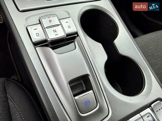 Серый Хендай Kona, объемом двигателя 0 л и пробегом 74 тыс. км за 15250 $, фото 57 на Automoto.ua