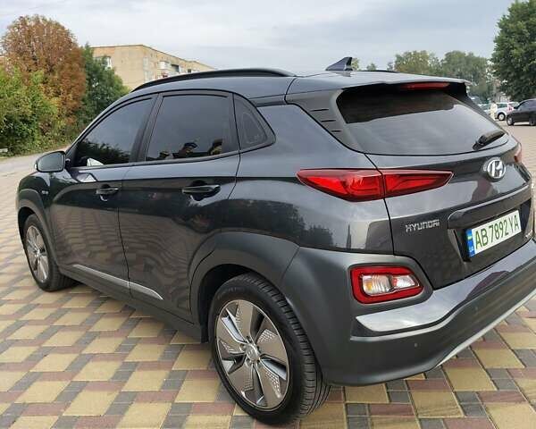 Серый Хендай Kona, объемом двигателя 0 л и пробегом 141 тыс. км за 17200 $, фото 4 на Automoto.ua