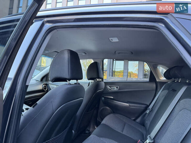 Сірий Хендай Kona, об'ємом двигуна 0 л та пробігом 114 тис. км за 15999 $, фото 16 на Automoto.ua