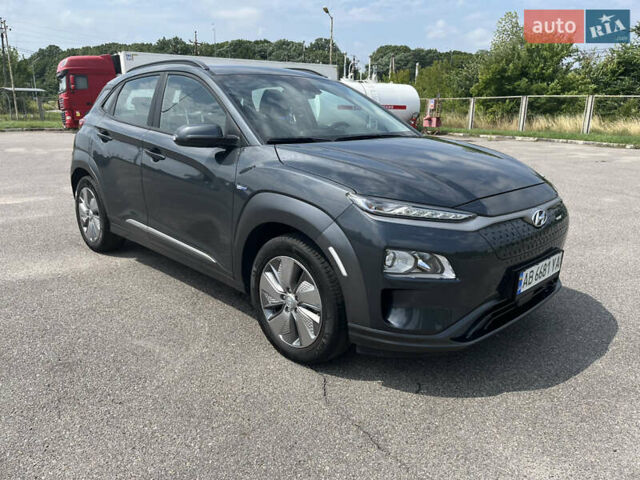 Серый Хендай Kona, объемом двигателя 0 л и пробегом 49 тыс. км за 15199 $, фото 4 на Automoto.ua