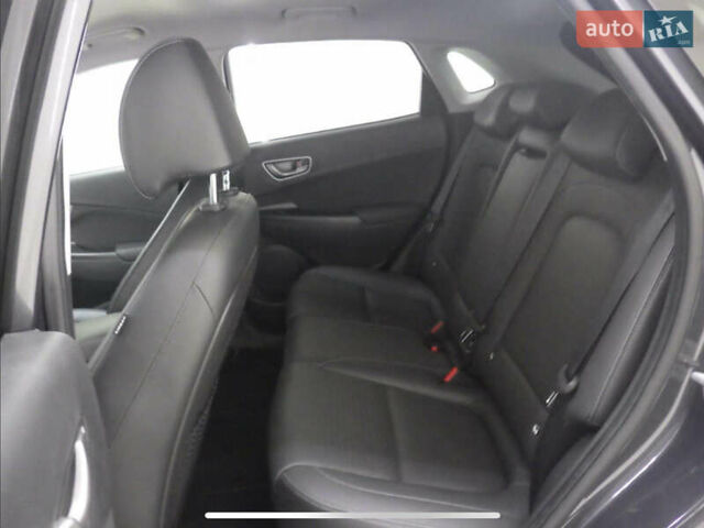 Сірий Хендай Kona, об'ємом двигуна 0 л та пробігом 78 тис. км за 18300 $, фото 7 на Automoto.ua
