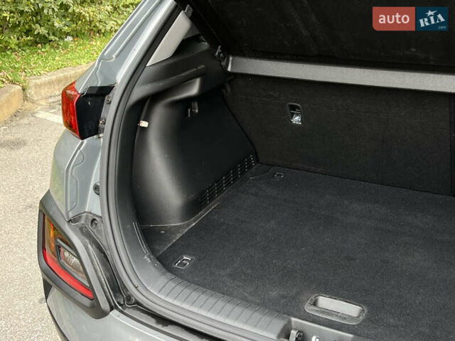 Серый Хендай Kona, объемом двигателя 1.6 л и пробегом 54 тыс. км за 20950 $, фото 44 на Automoto.ua