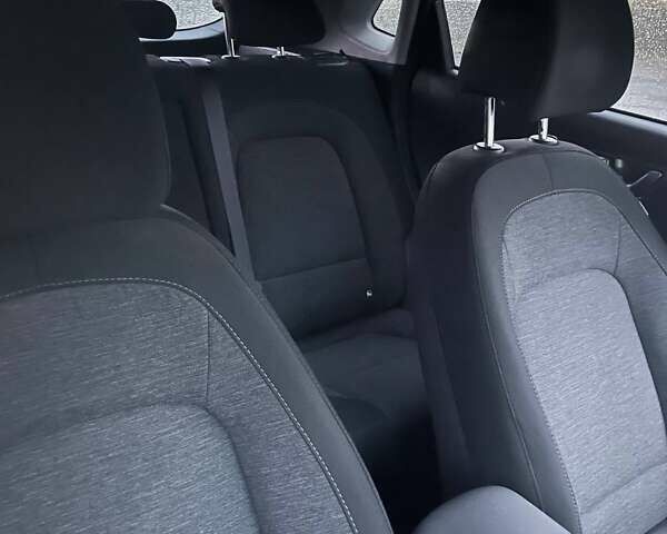 Сірий Хендай Kona, об'ємом двигуна 0 л та пробігом 50 тис. км за 17800 $, фото 25 на Automoto.ua