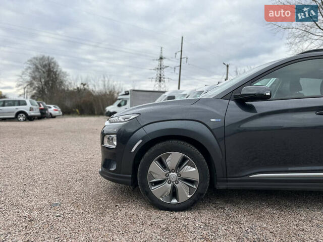 Сірий Хендай Kona, об'ємом двигуна 0 л та пробігом 61 тис. км за 18800 $, фото 4 на Automoto.ua