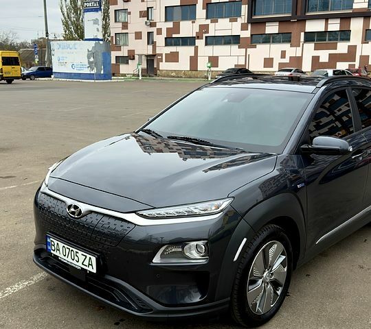 Серый Хендай Kona, объемом двигателя 0 л и пробегом 123 тыс. км за 19000 $, фото 11 на Automoto.ua