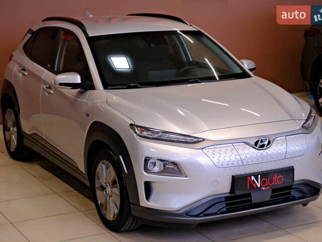 Серый Хендай Kona, объемом двигателя 0 л и пробегом 88 тыс. км за 20300 $, фото 3 на Automoto.ua