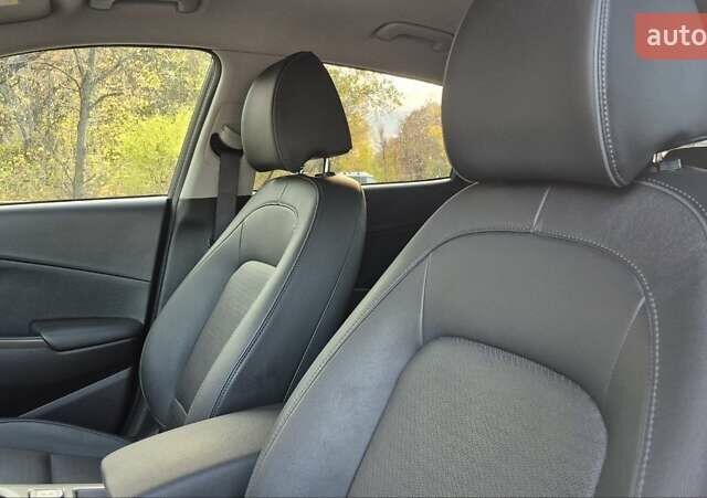 Сірий Хендай Kona, об'ємом двигуна 0 л та пробігом 42 тис. км за 22200 $, фото 15 на Automoto.ua