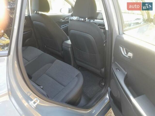 Серый Хендай Kona, объемом двигателя 0 л и пробегом 86 тыс. км за 15500 $, фото 11 на Automoto.ua