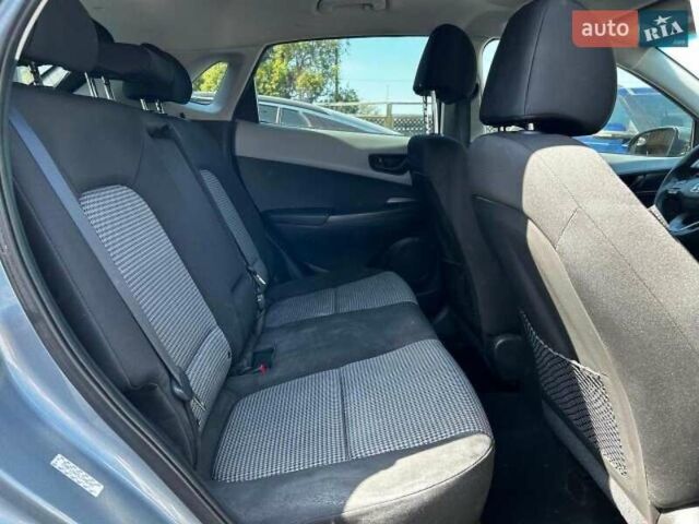 Серый Хендай Kona, объемом двигателя 2 л и пробегом 59 тыс. км за 3600 $, фото 5 на Automoto.ua